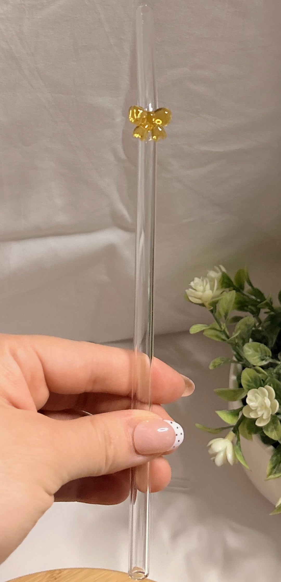 Glass bow straw