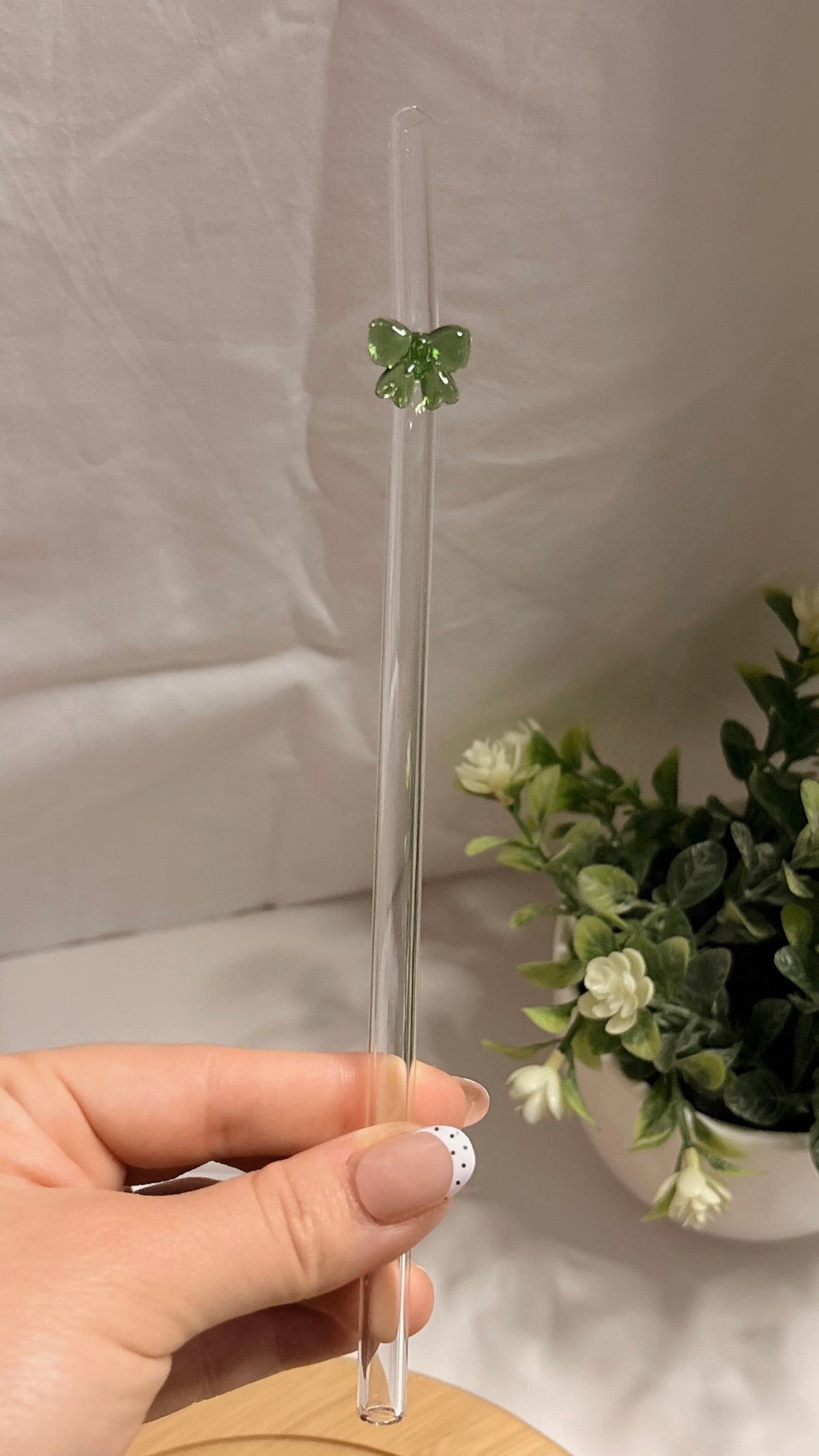 Glass bow straw