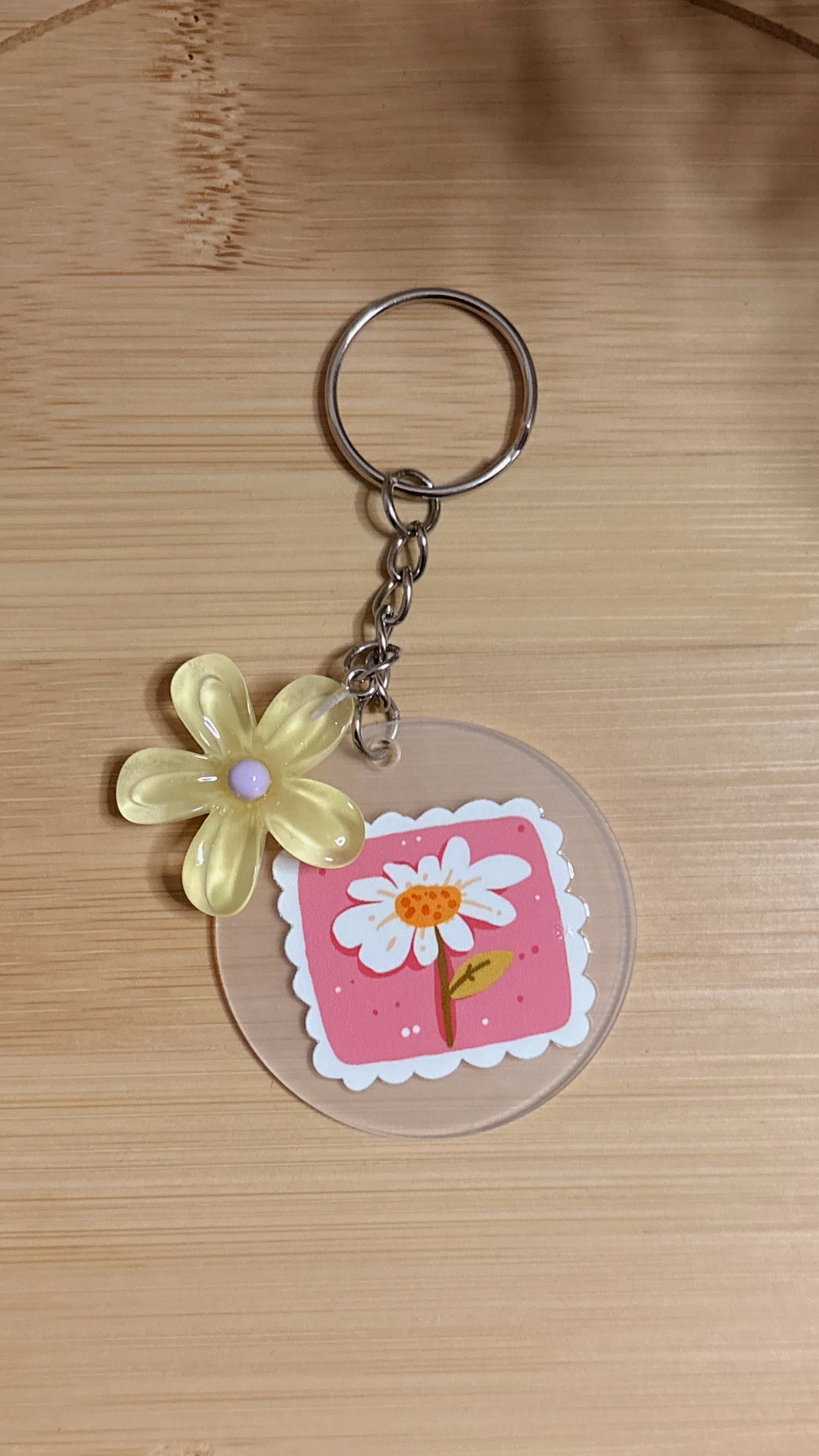 Daisy acrylic keychain