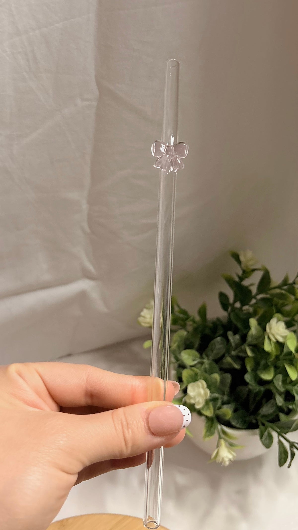 Glass bow straw